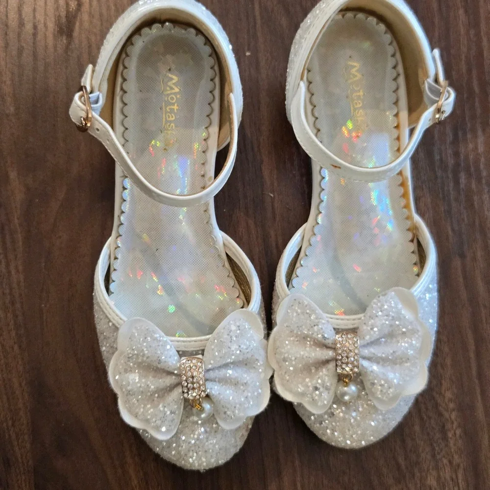 Motasha Girls White Glitter Dress Shoes Low Heel Bow Pearl Rhinestone Size 1